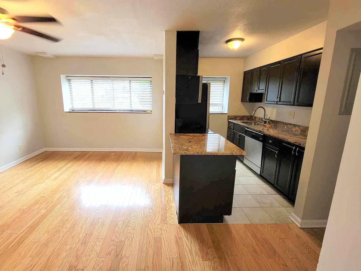 1 bed, 800 sqft, $1,275 — Photo 4