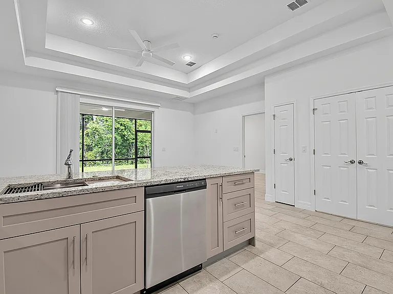 14 Ullynn Pl #A — Photo 31