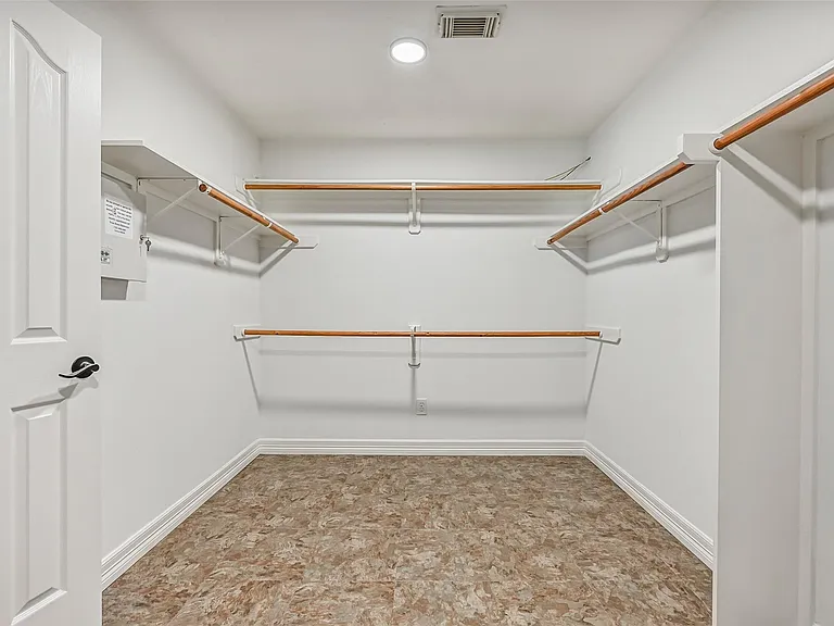 513 Meadow Bend Dr — Photo 22