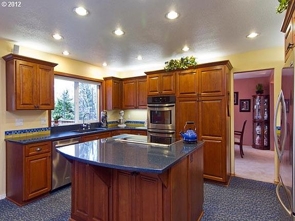 4th image of 2717 NE Lindsey Dr