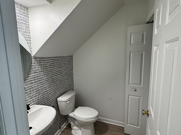 5th image of 1910 Township Cir