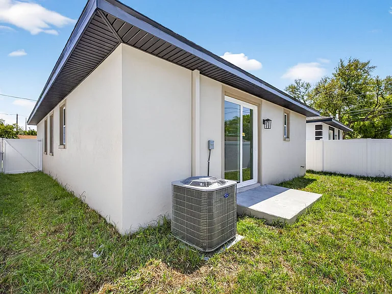 1145 29th St N — Photo 35
