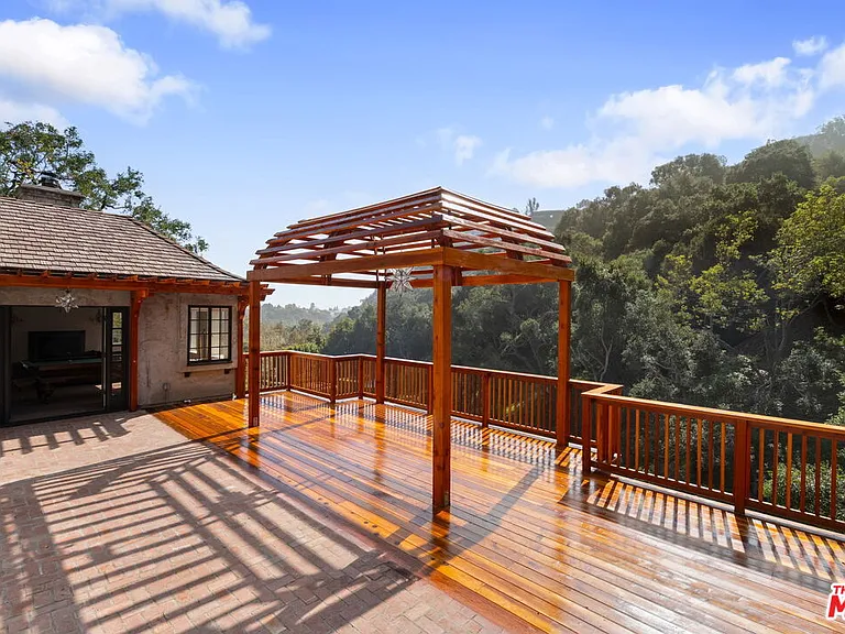 1957 Mandeville Canyon Rd — Photo 15