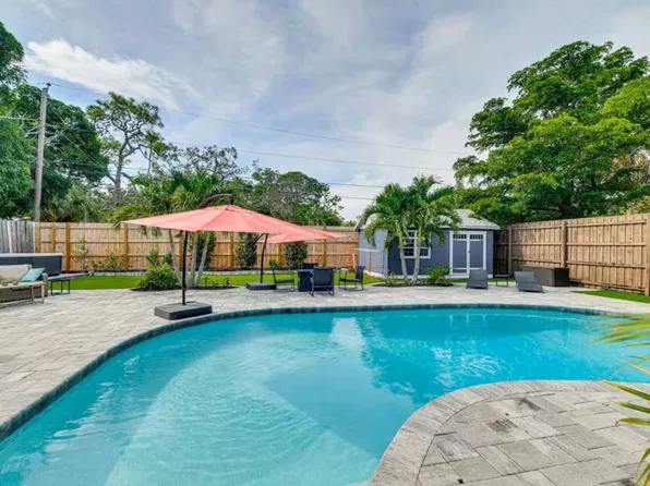 7525 2nd Ave W, Bradenton, FL 34209