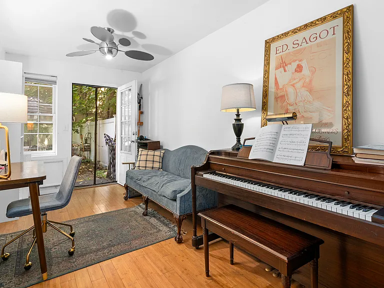 547 Gates Ave #1 — Photo 4