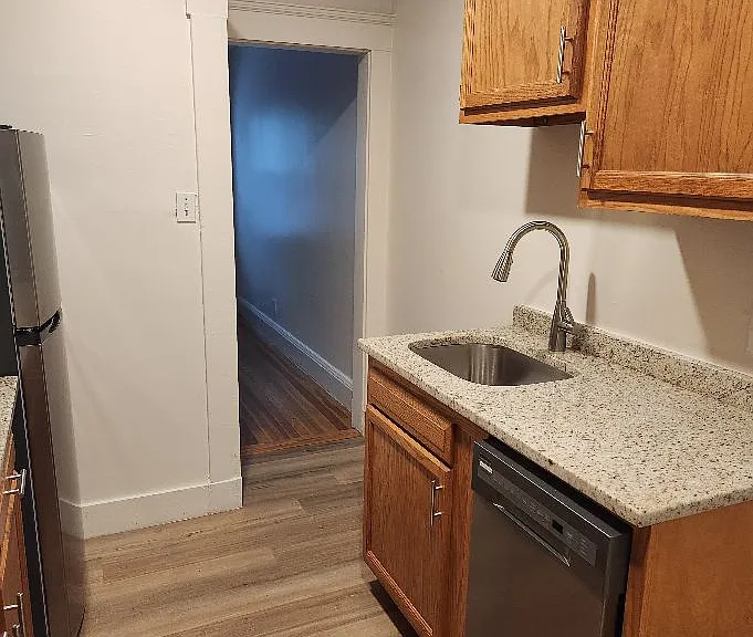 198 Everett St — Photo 1