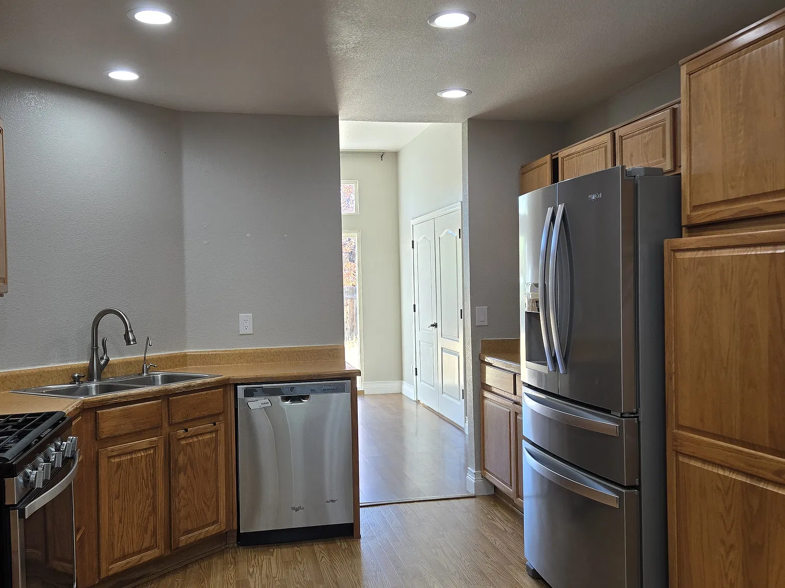 3 bed, 1572 sqft, $2,200 — Photo 2