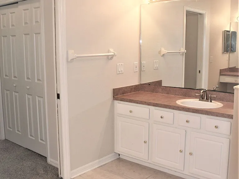 7209 Colonial Lake Dr — Photo 24