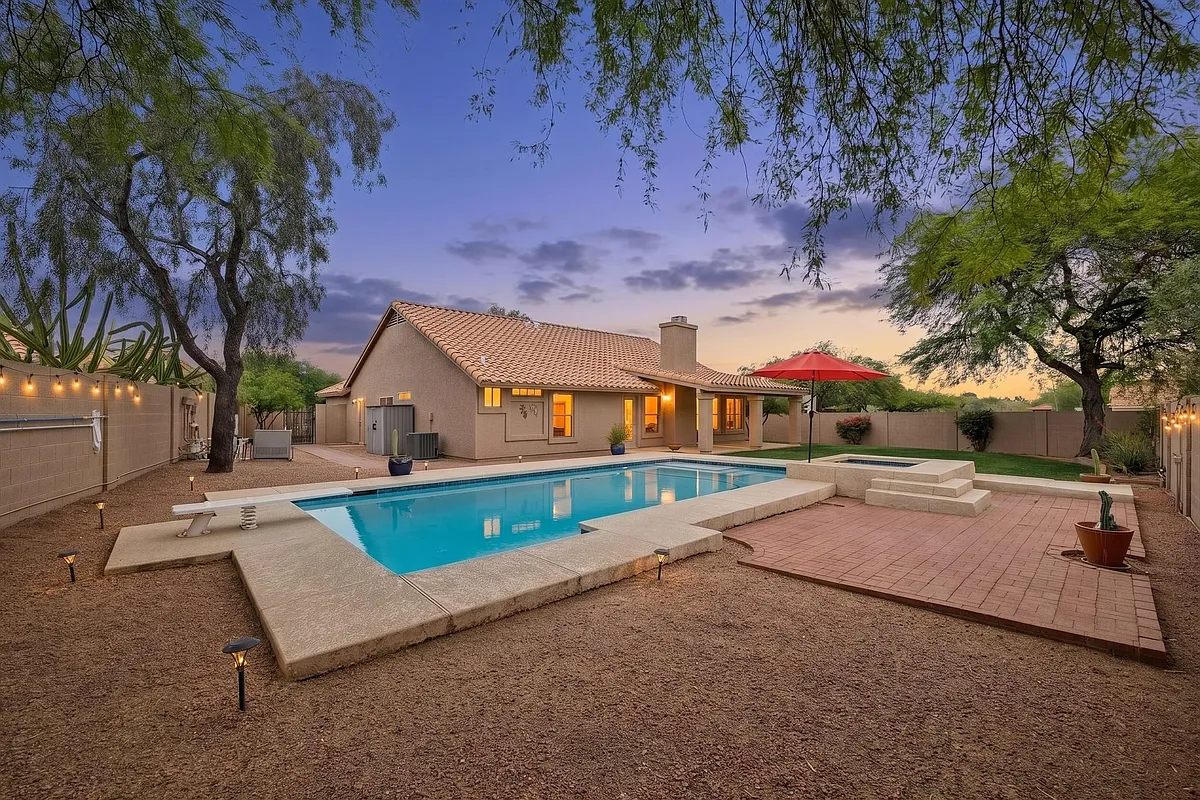 Building Photo - 4034 E Cascalote Dr
