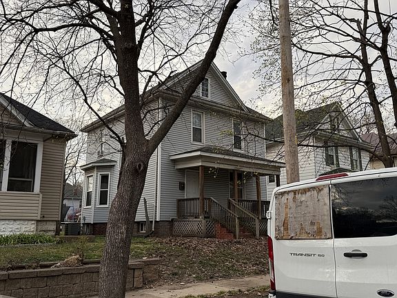 3rd image of 2327 Edison Ave