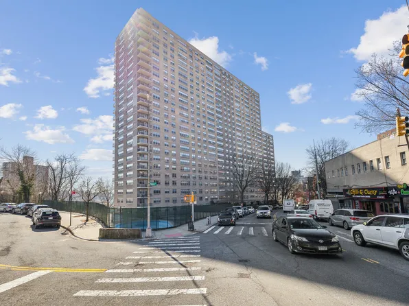 555 Kappock Street image 9 of 14