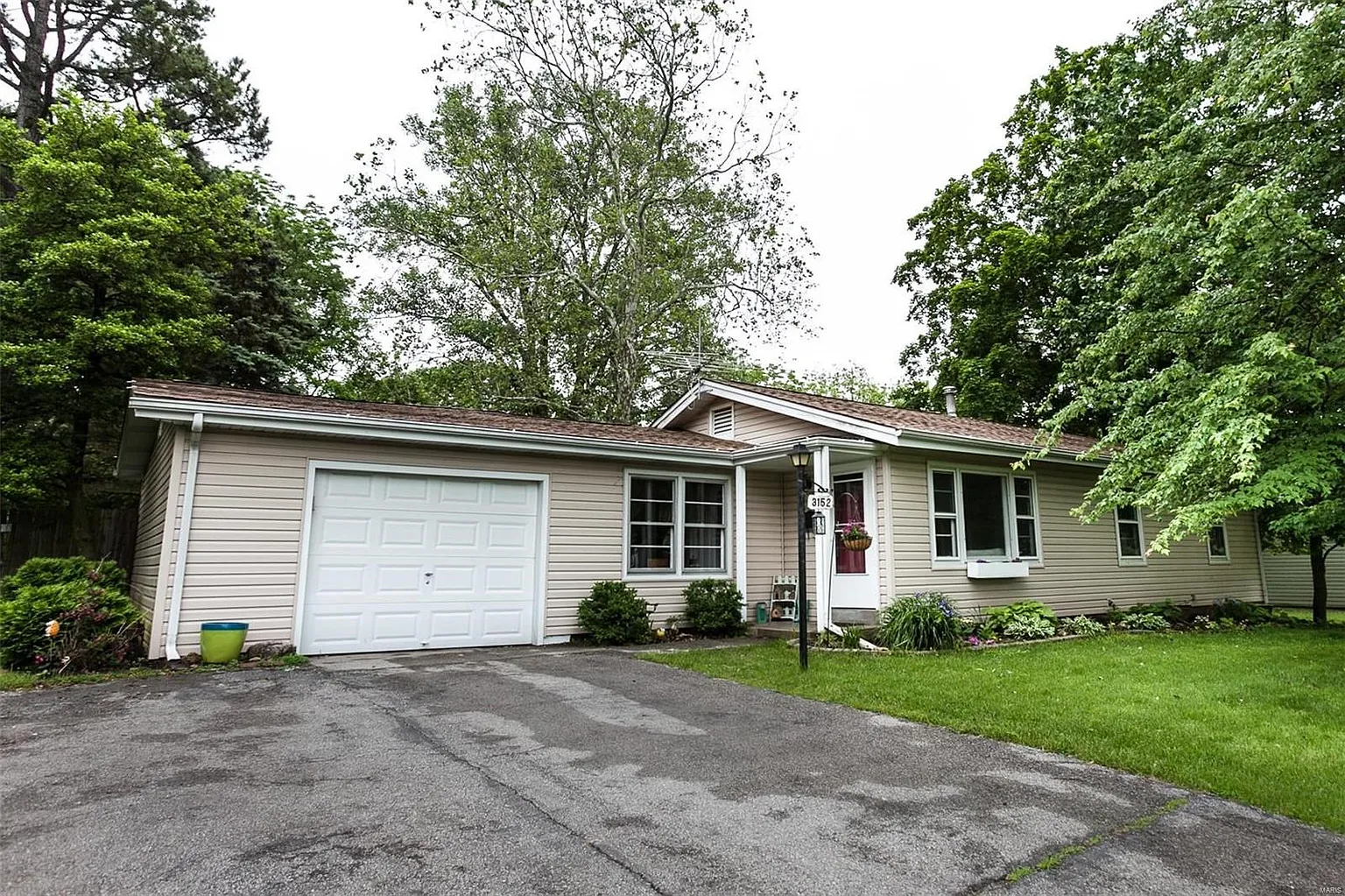 3152 Lansing Dr photo 1