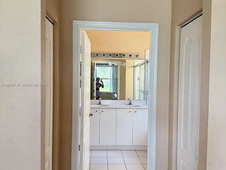 3766 NE 9th Ct — Photo 12