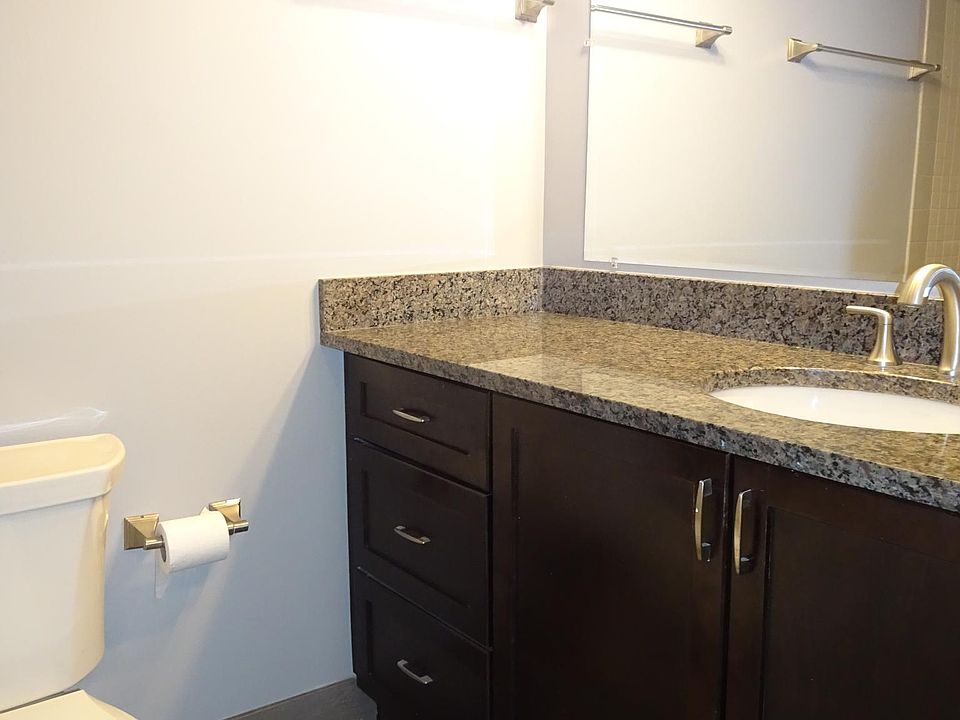 1st image of 417-480 N McClurg Ct #417