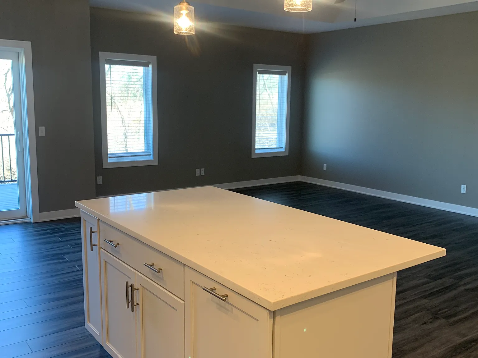 3 bed, 2500 sqft, $2,300 — Photo 3