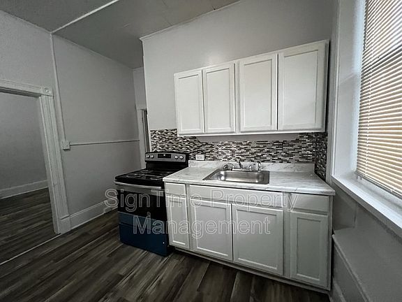 3rd image of 216 N Locust St #1