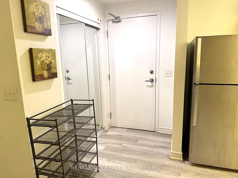 158 King St N #504 — Photo 9