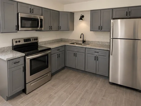1506 N Cobb St APT 5, Porterville, CA 93257