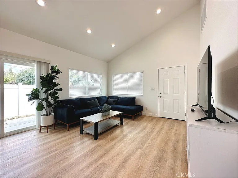 2418 Thorn Pl #A — Photo 3