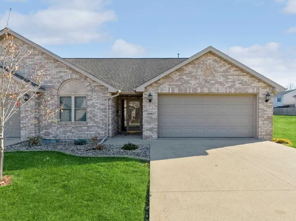 1005 10th St #3, De Witt, IA 52742
