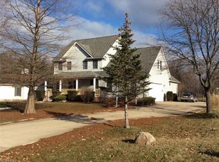 77 Meadow Ln, Peninsula, OH 44264