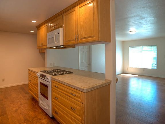 5th image of 1015 W Avenue J7