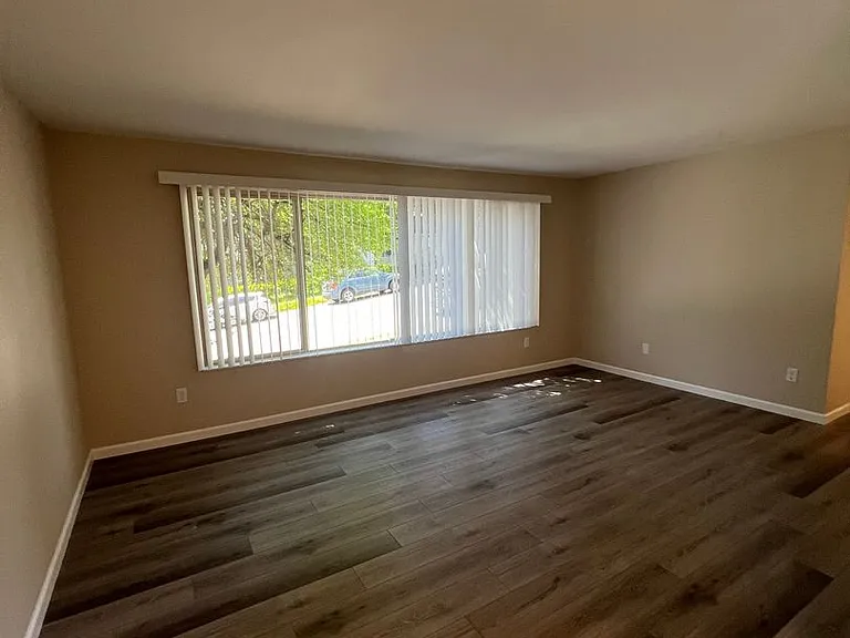 3326 Lombard Ave #1 — Photo 6