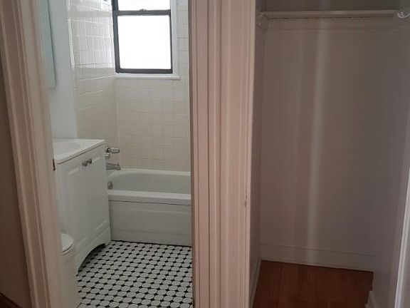 4th image of 1321 W Estes Ave APT 49