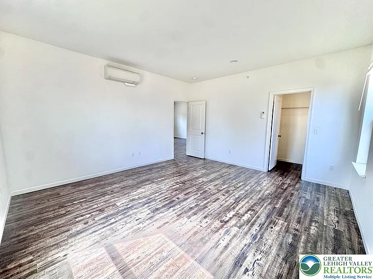 315 E Stone Aly #3 — Photo 9