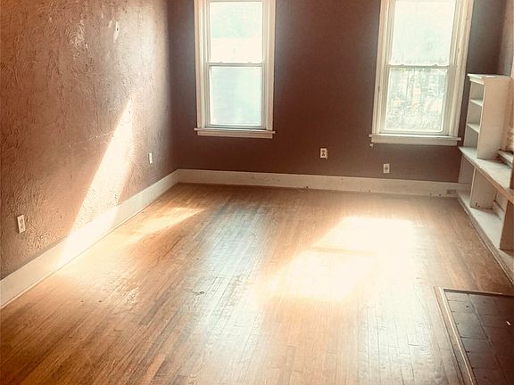 4th image of 1102 Murphy Street