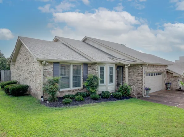 1818 Memorial Dr APT 25, Clarksville, TN 37043