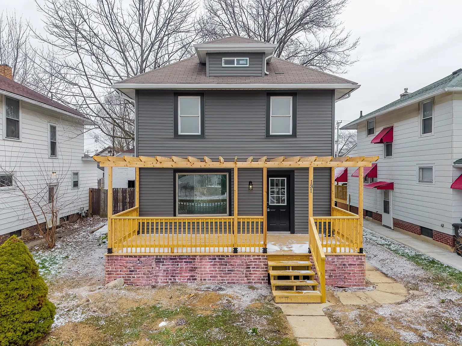 131 E Branning Ave photo 1