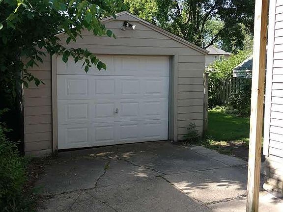 3rd image of 826 Arianna St NW