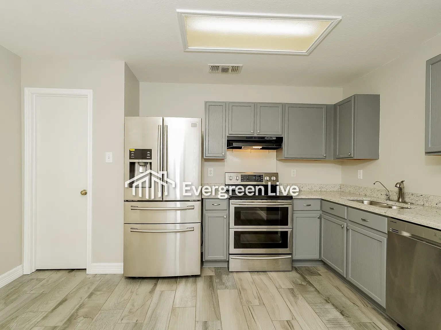 3 bed, 2.0 bath, 1328 sqft, $1,445 — Photo 4