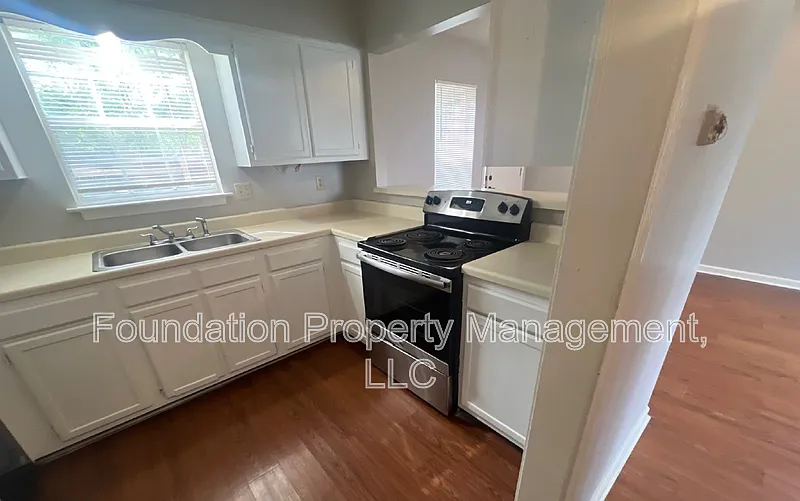 2 bed, 1.5 bath, 1195 sqft, $1,300 — Photo 3