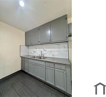 3rd image of 9707 S San Pedro St #4