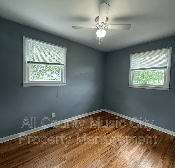 522 Bentley St — Photo 7