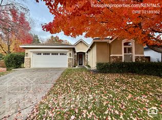 12 Dunlin Ct, Sacramento, CA