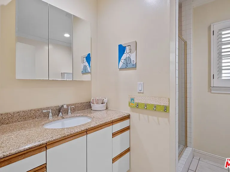 471 S Clark Dr — Photo 18