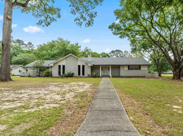 26526 Debra Dr, Denham Springs, LA 70726