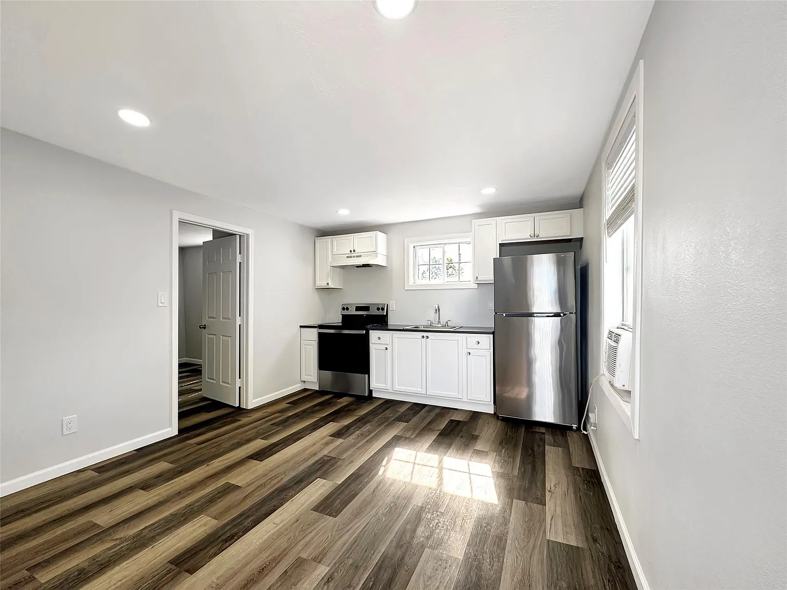 1 bed, 1.0 bath, 647 sqft, $1,000 — Photo 2