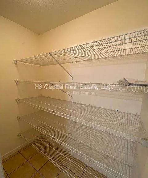 55 Crimson Ct #B — Photo 5