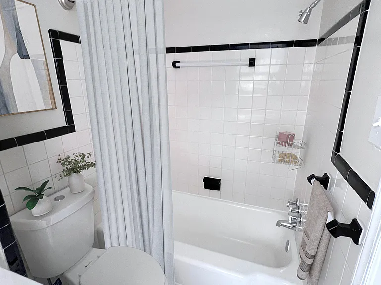Woodcliffe Manor Apartments — Photo 5