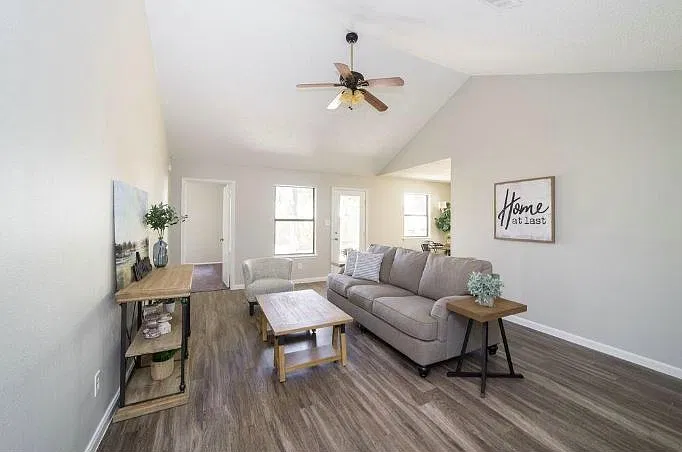 3 bed, 1040 sqft, $1,750 — Photo 2
