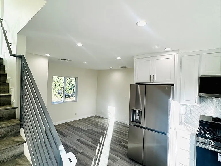 9318 Encino Ave — Photo 6