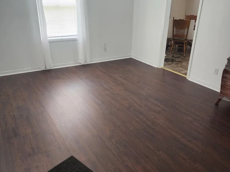 1213 W 6th St — Photo 3