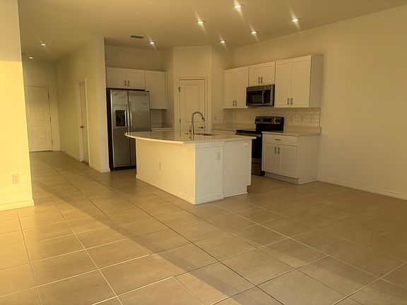 5th image of 2302 Alee Ln