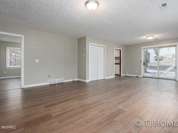 4th image of 2314 Solon St NE