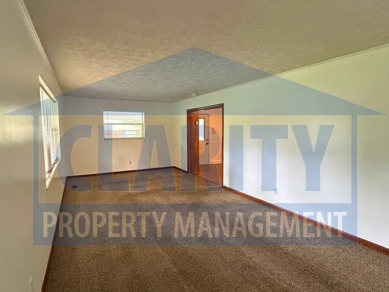 4035 Ocoee St N — Photo 7