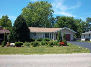 108 Hawthorne Dr, Lindenhurst, IL